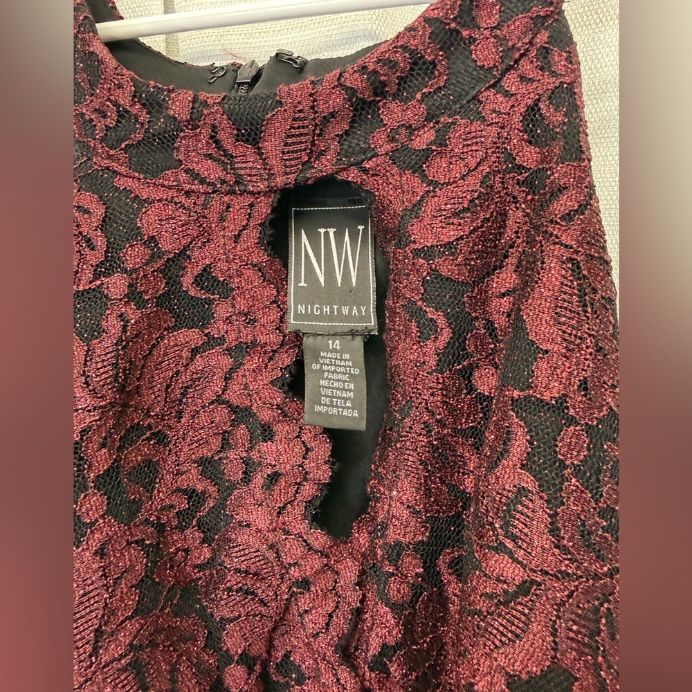 Night Way Collections Burgundy Lace Maxi Gown - Picture 4 of 6